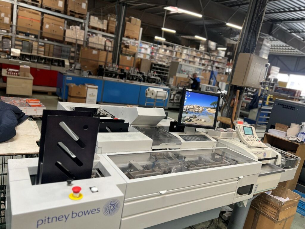routage-catalan-mise-sous-pli-marketing-direct-impression-la-poste-campagne-communication-expedition-film-plieuse-carton-enveloppe-rnvp-pnd-perpignan-pyrénées-orientales-66